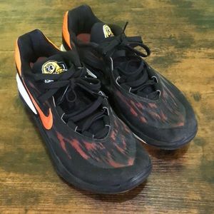 Nike Air Zoom G.T. Cut 2 Basketball Shoes (Men’s 8.5, Women’s 10)